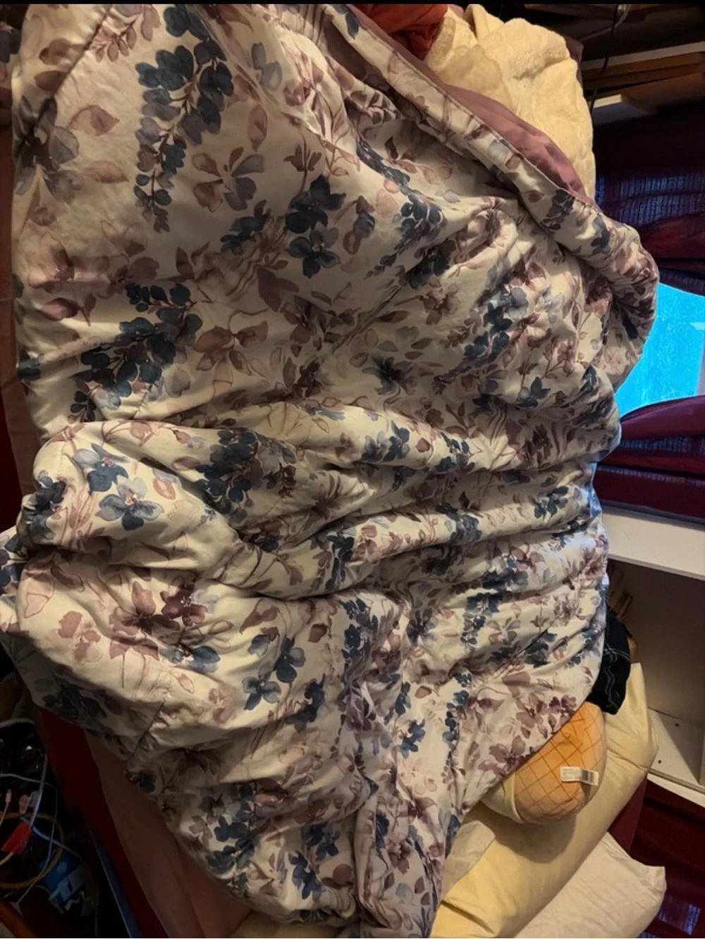 Plush Rose Comforter - Unbranded